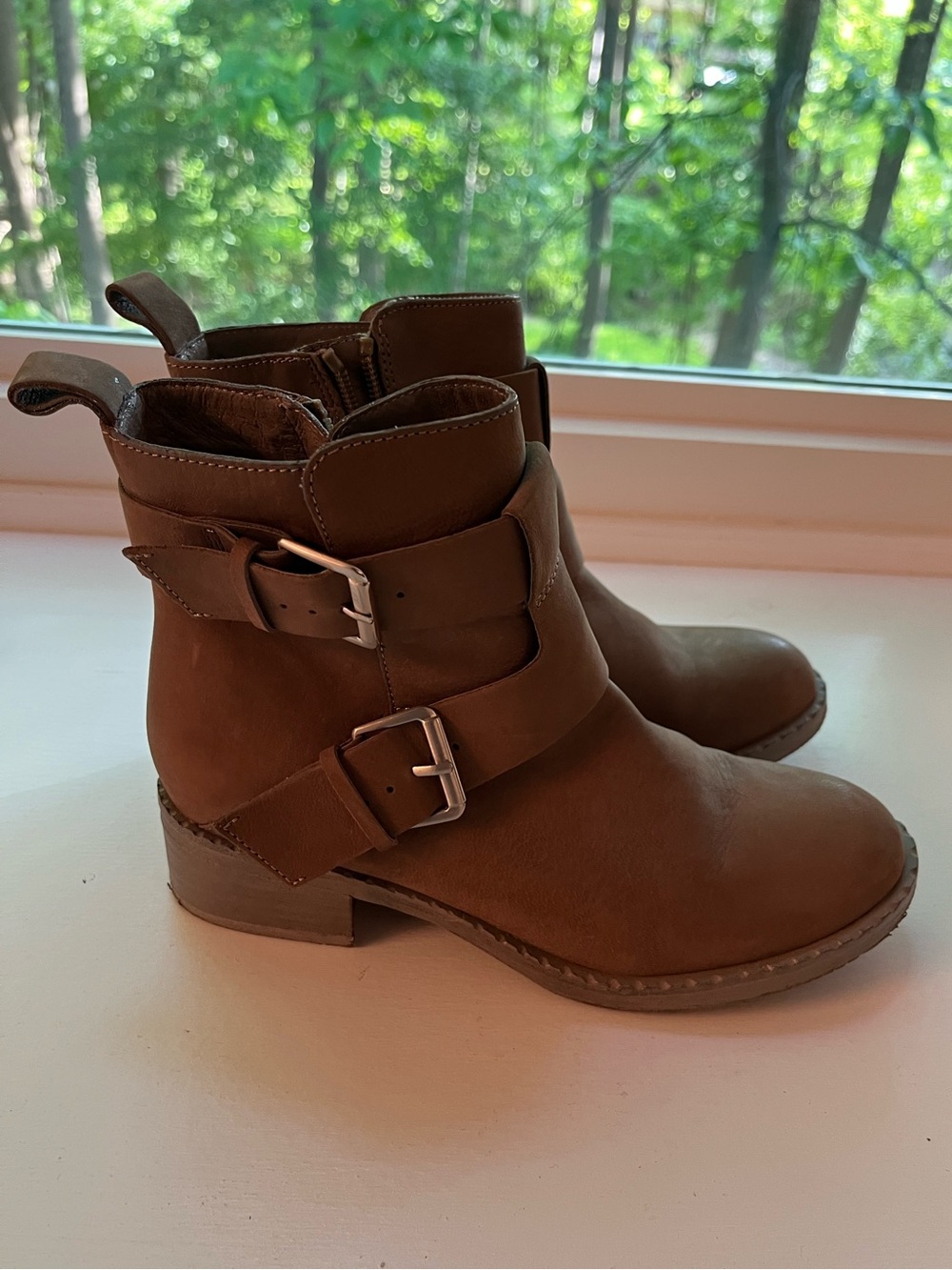 EUC gentle souls Tan Moto suede ankle boots/booties Size 6 Women’s
